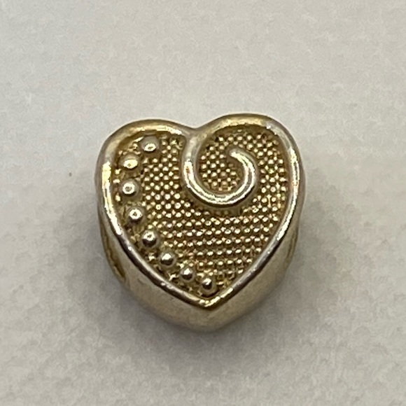 Jewelry - Heart charm bead Silver tone color